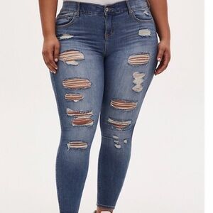 Torrid bombshell skinny distressed jeans